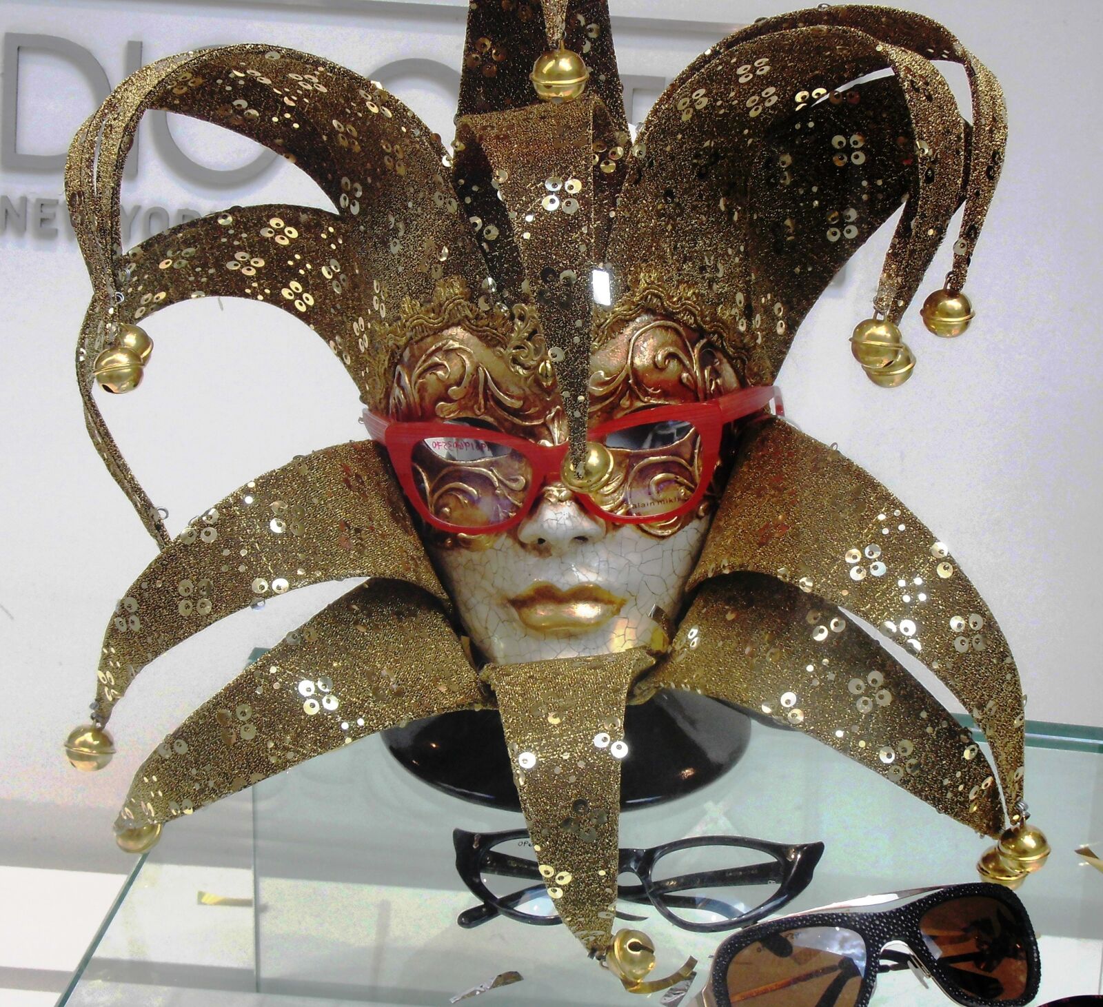MEDION MD86824 sample photo. Mask, deco, carnival photography