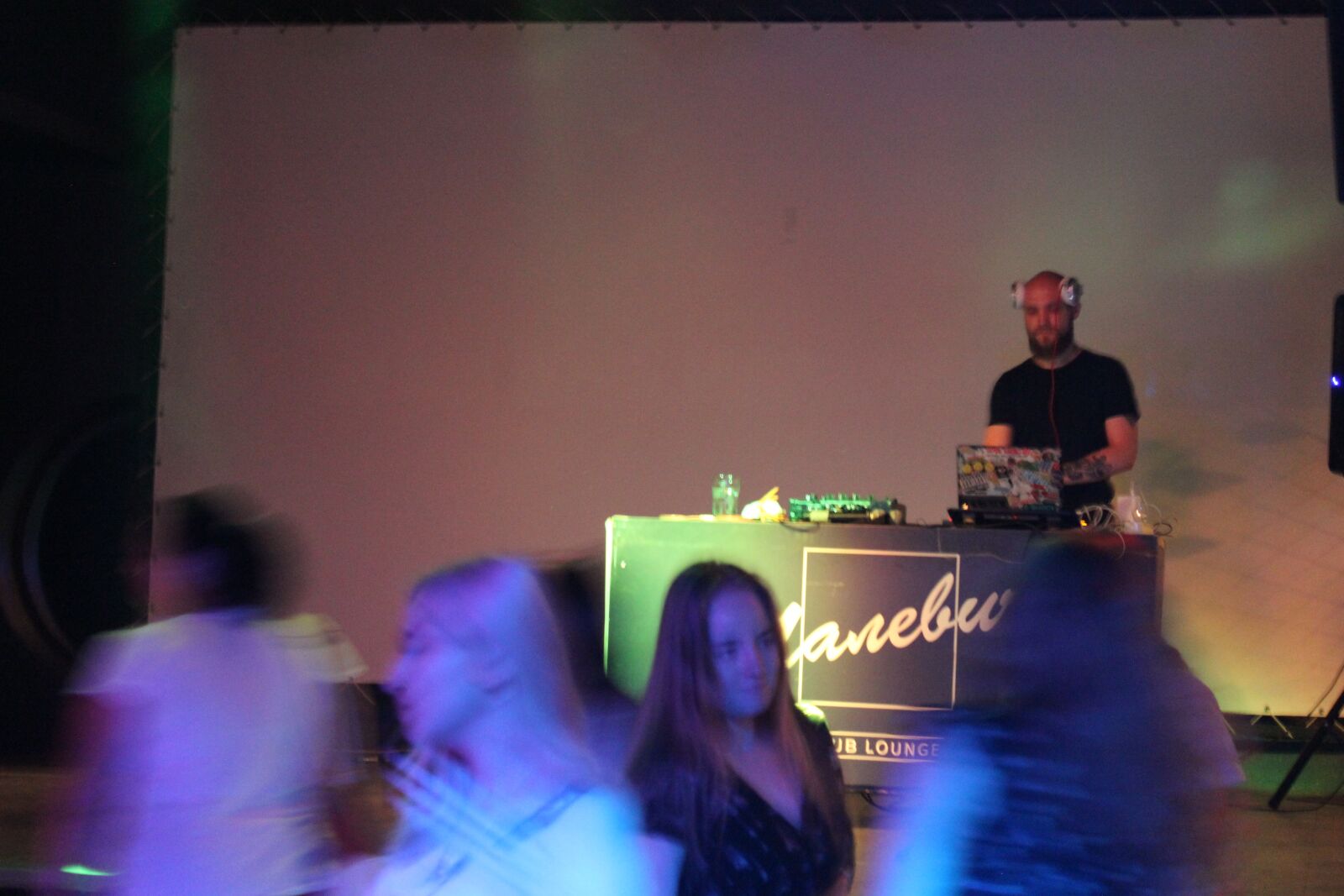 Canon EOS 600D (Rebel EOS T3i / EOS Kiss X5) sample photo. Dj, club, music photography