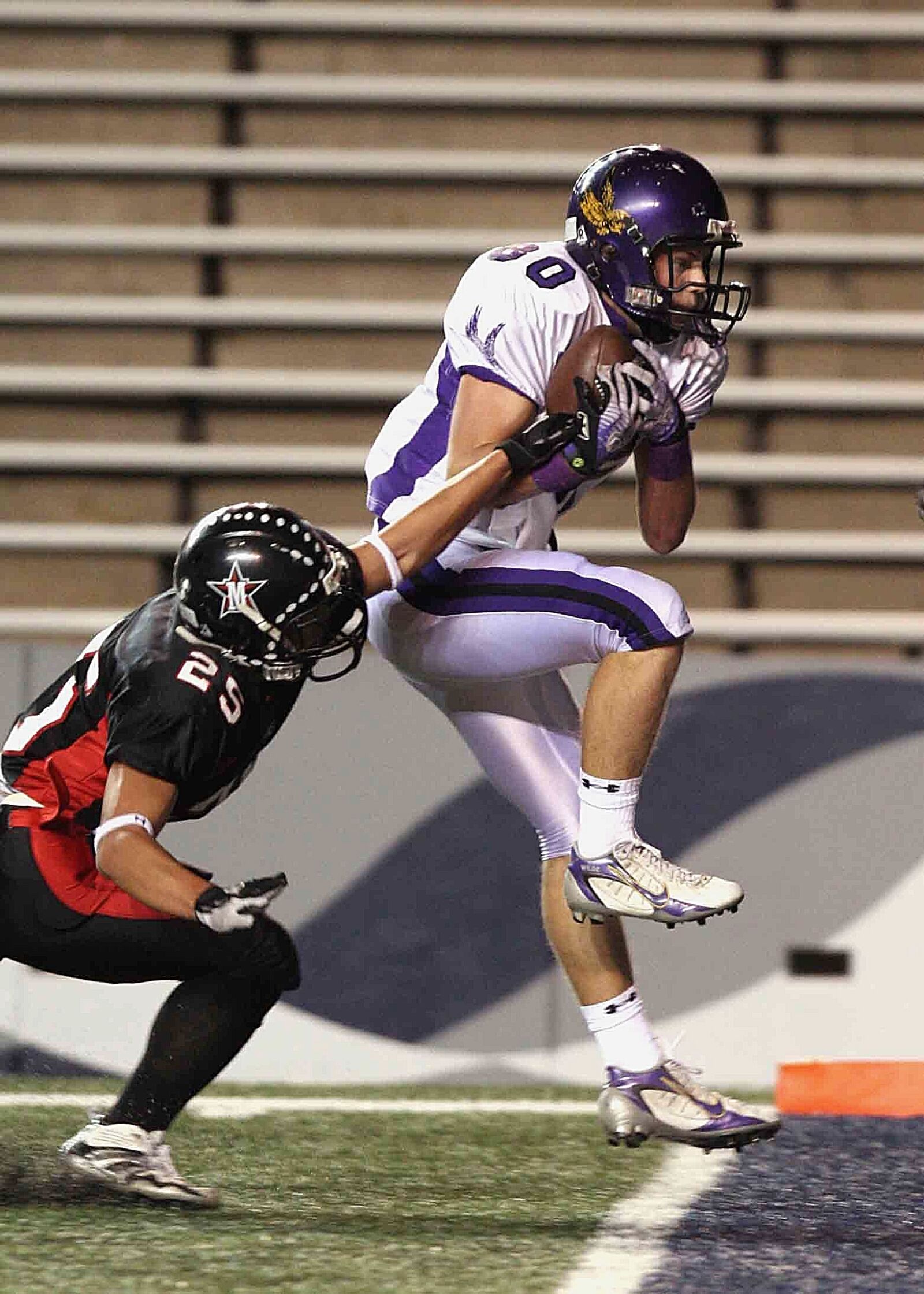 Canon EOS 20D sample photo. Football, touchdown, reception photography