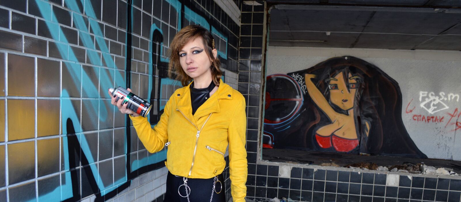 Nikon D3200 sample photo. Painter graffiti artist, graffiti photography