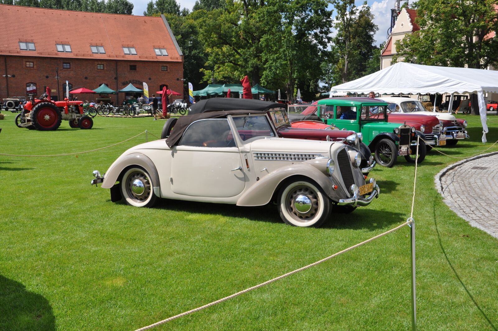 Nikon D5000 sample photo. Exhibition, topacz, car photography