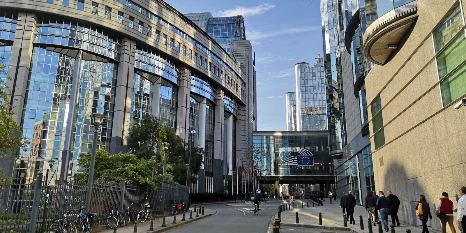 HUAWEI CLT-L29 sample photo. Brussels, belgium, european parliament photography