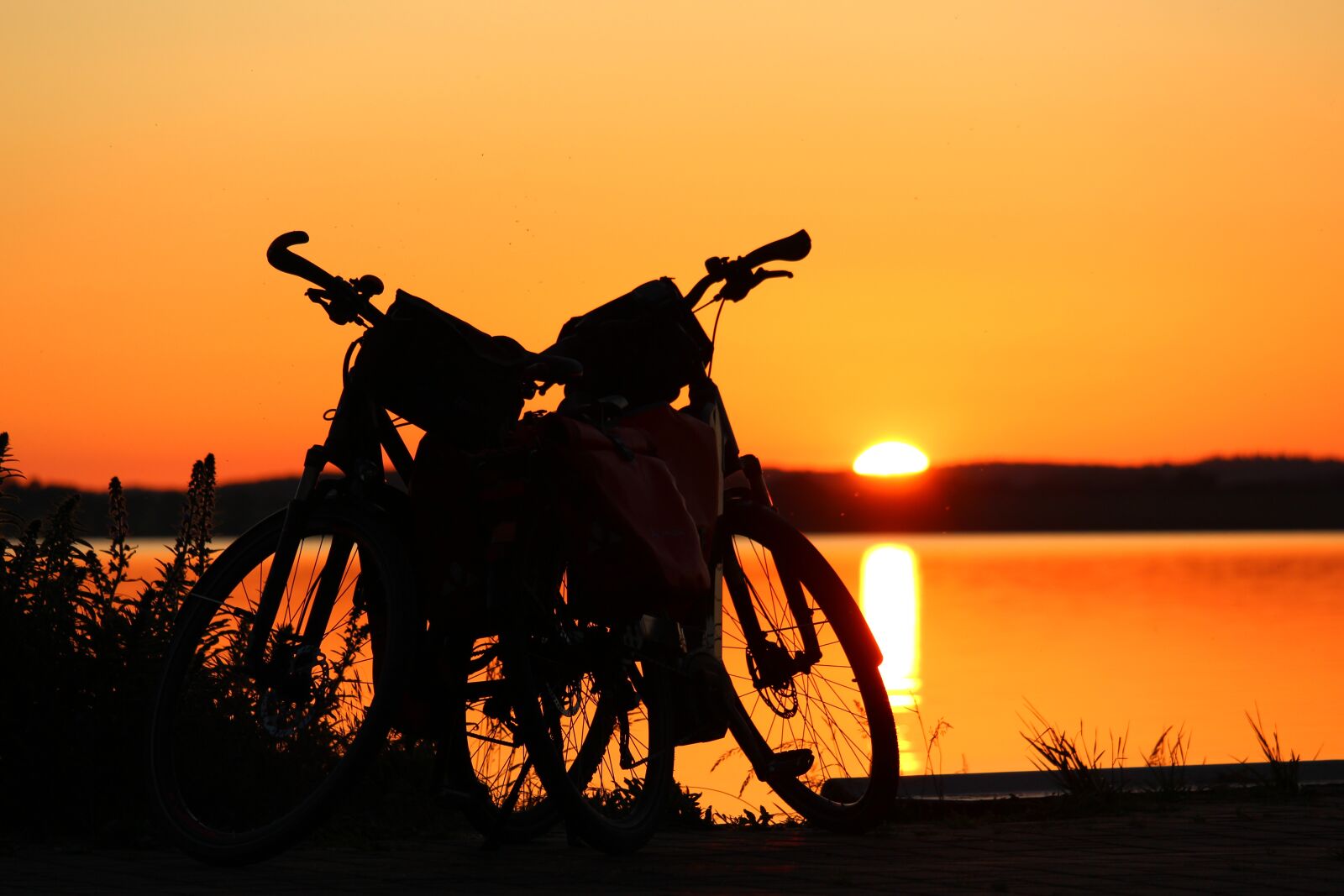 Canon EOS 700D (EOS Rebel T5i / EOS Kiss X7i) sample photo. Sunset, evening, bicycles photography
