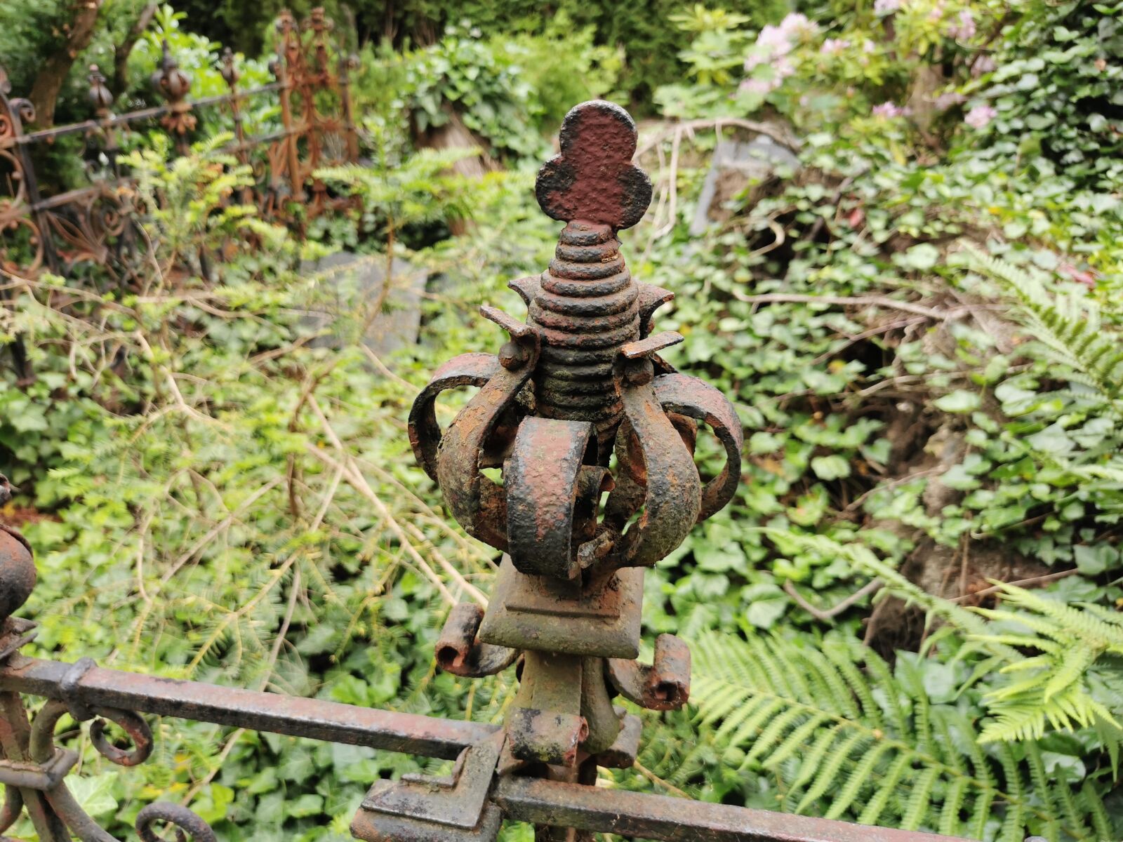 HUAWEI P30 sample photo. Grave, rust, steel photography