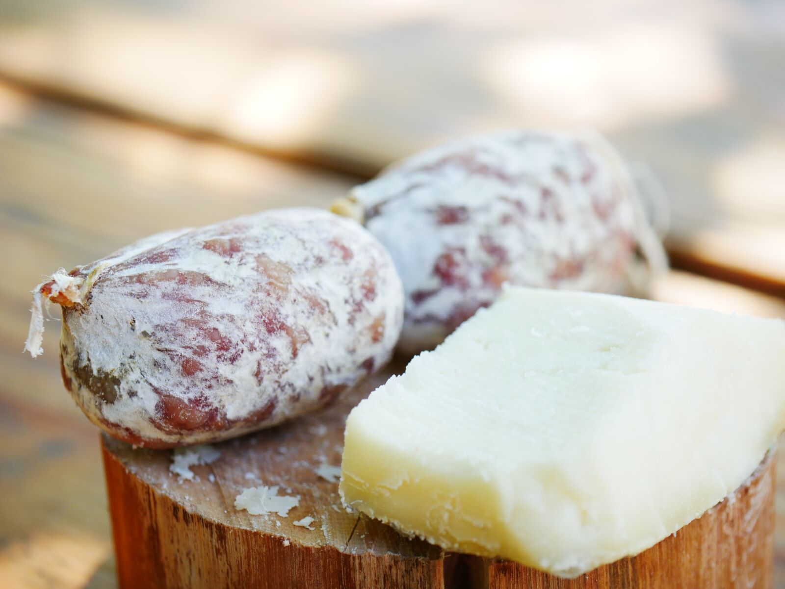 Panasonic Lumix DMC-G7 sample photo. Sausage, cheese, sheep cheese photography