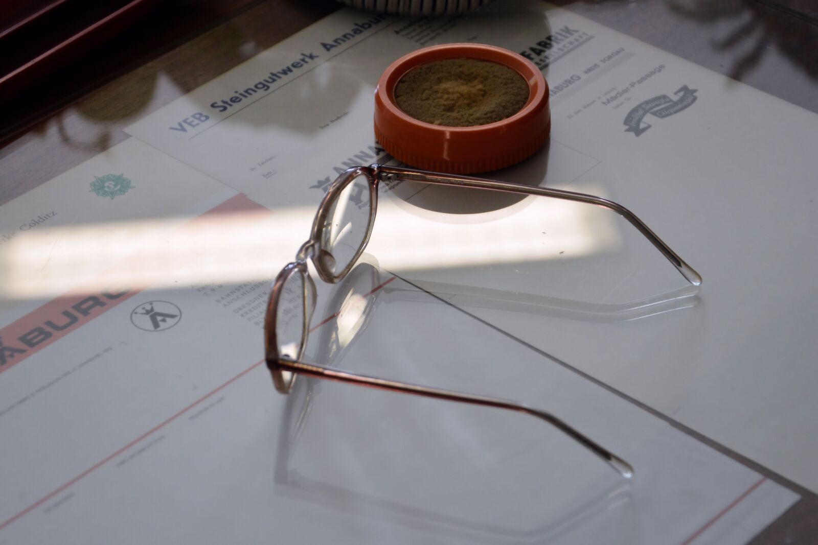 Nikon D3200 sample photo. Desk, glasses, mirroring photography