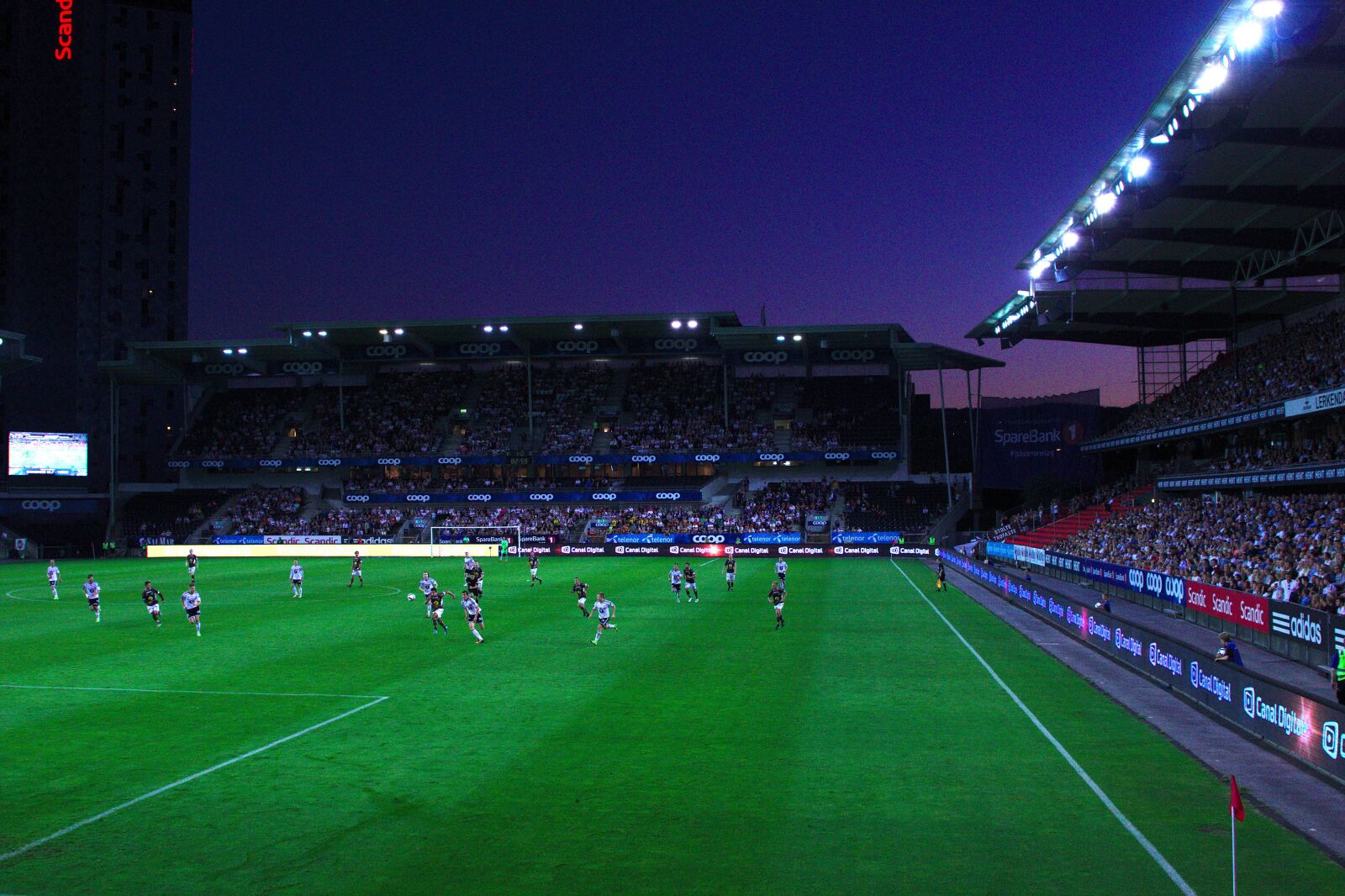 Canon EOS 600D (Rebel EOS T3i / EOS Kiss X5) sample photo. Game, match, stadium, football photography
