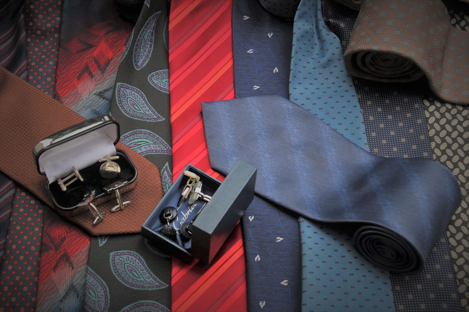 Canon EOS 80D sample photo. Scarves, ties, colorful photography