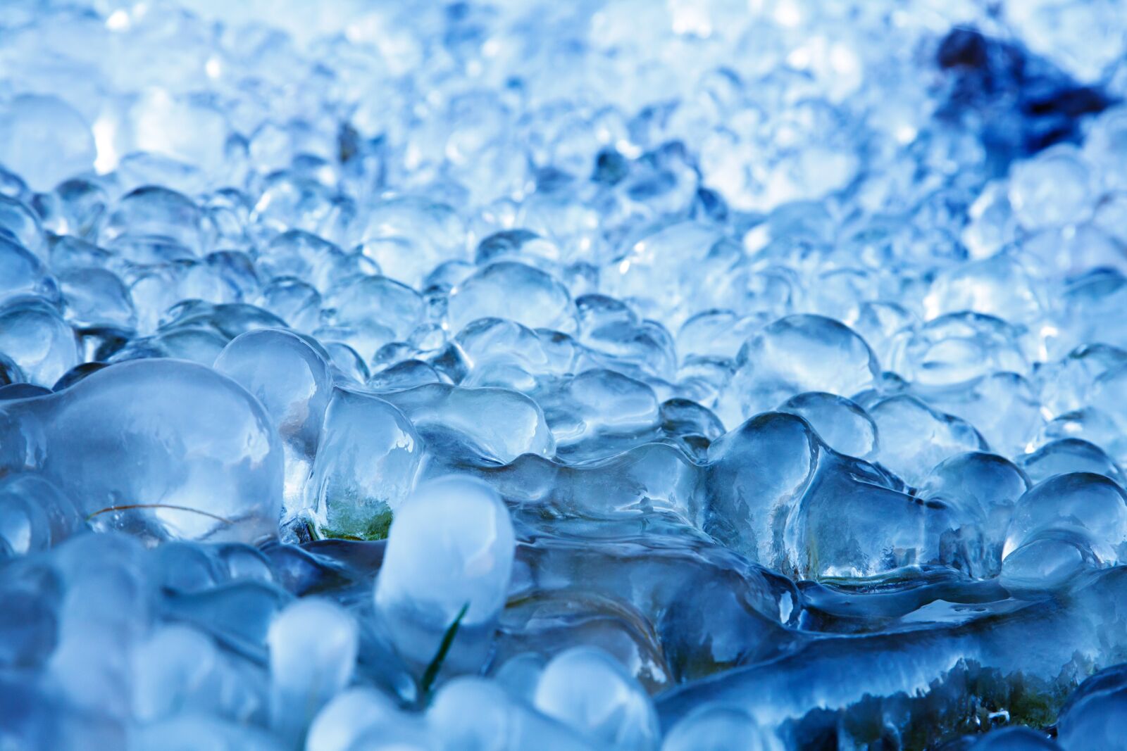 Canon EOS 5D Mark II sample photo. Abstract, blue, cold, crystal photography