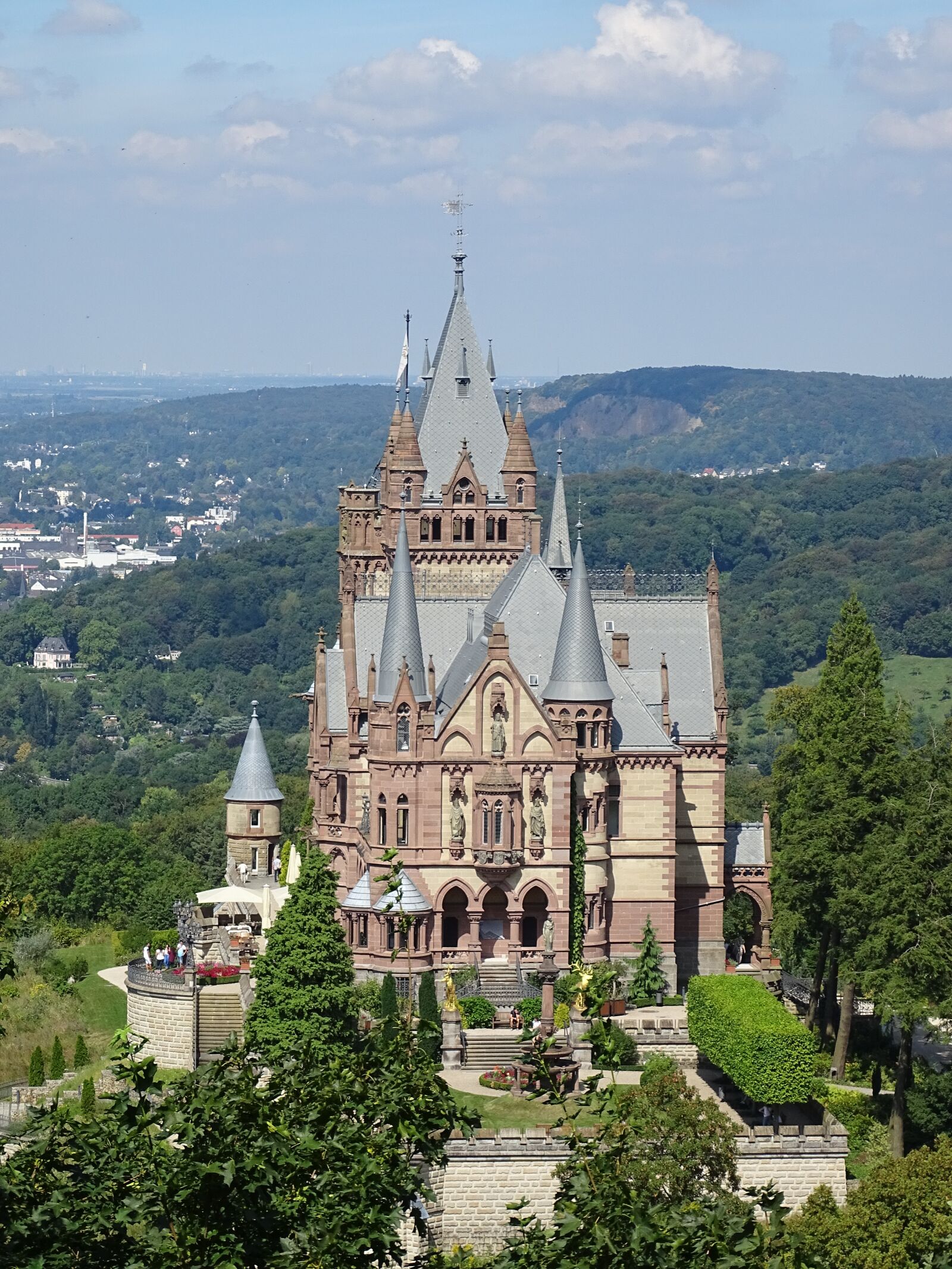 Sony Cyber-shot DSC-HX400V sample photo. Castle, towers, castle park photography
