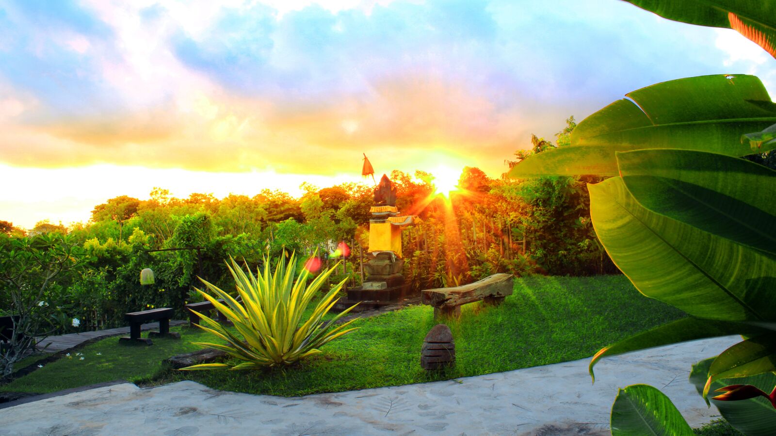Canon EOS 1200D (EOS Rebel T5 / EOS Kiss X70 / EOS Hi) sample photo. Sunset, bali, garden photography
