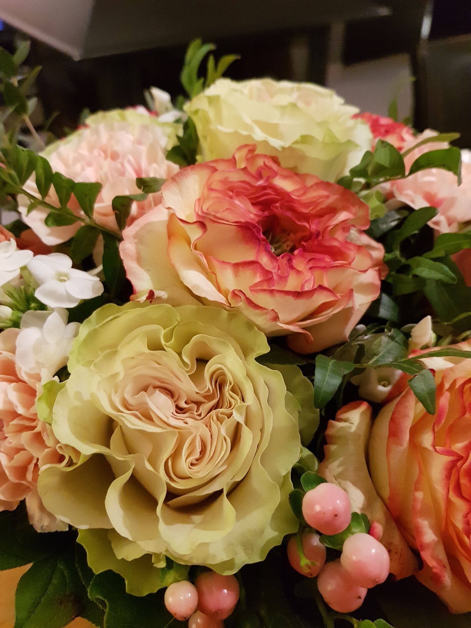 Samsung Galaxy S8+ sample photo. Rosebush, flower, wedding photography