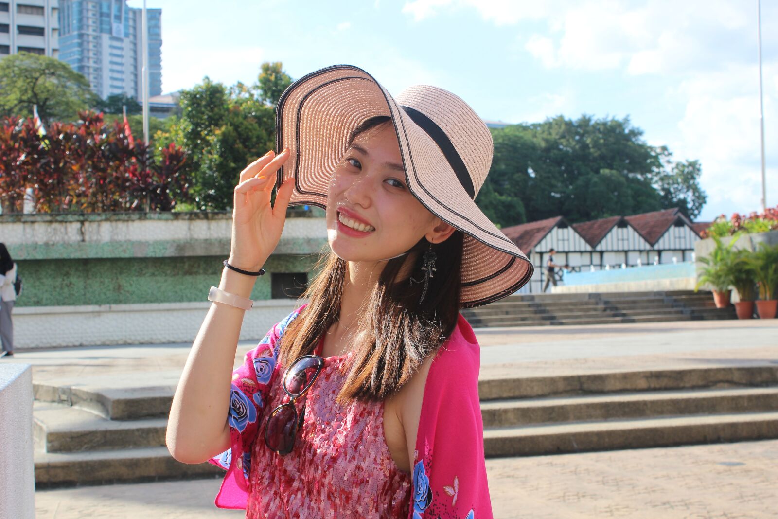 Canon EOS 1200D (EOS Rebel T5 / EOS Kiss X70 / EOS Hi) + Canon EF-S 18-55mm F3.5-5.6 IS sample photo. Girl, hat, beautiful photography