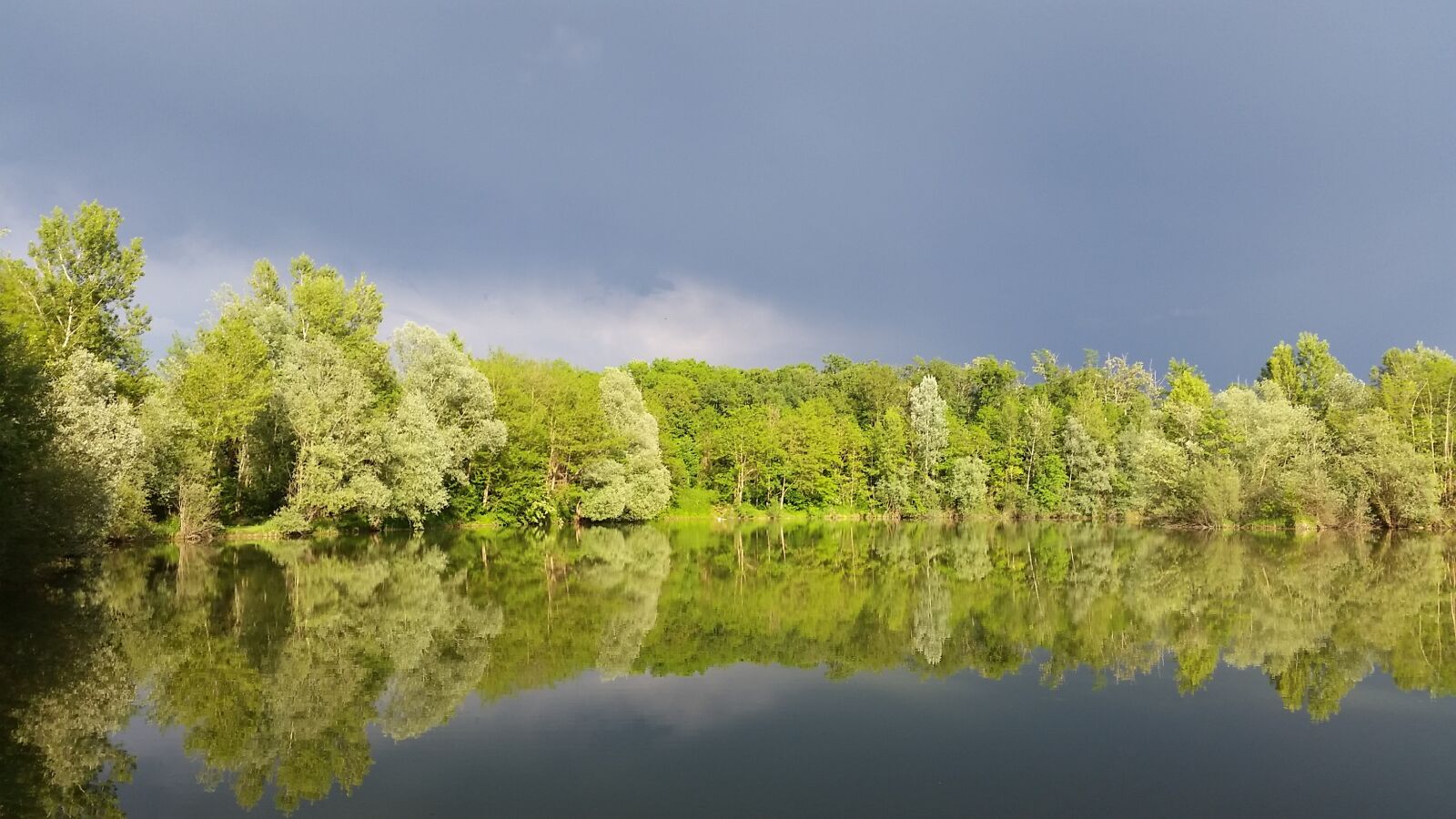 Samsung Galaxy S5 sample photo. Lake, spring, water photography