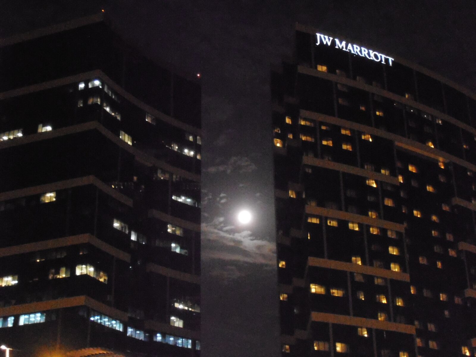 Olympus VR325,VR320,D725 sample photo. Full moon, moon, hotel photography