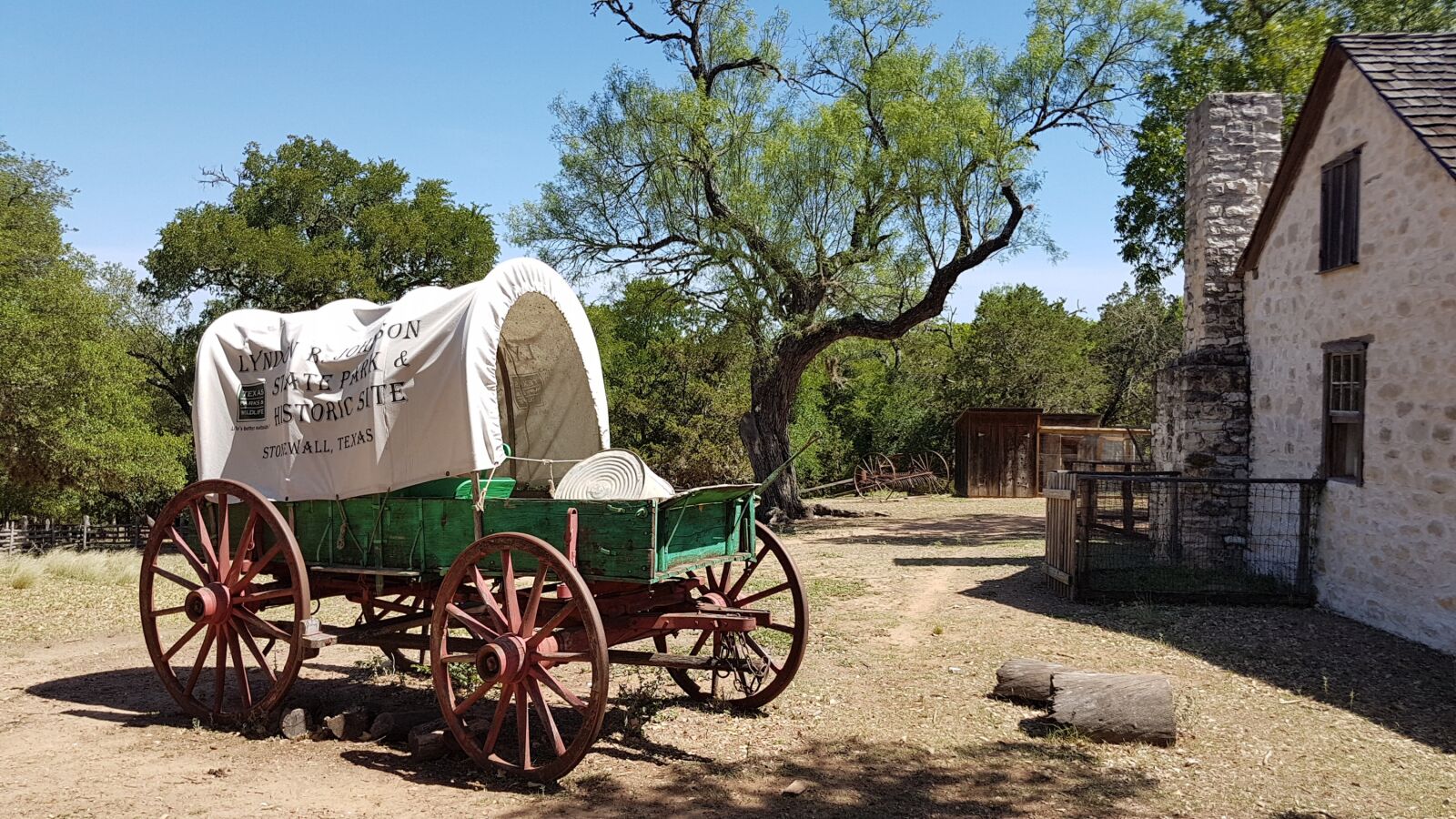 Samsung Galaxy S7 Edge sample photo. Wagon, old house, building photography