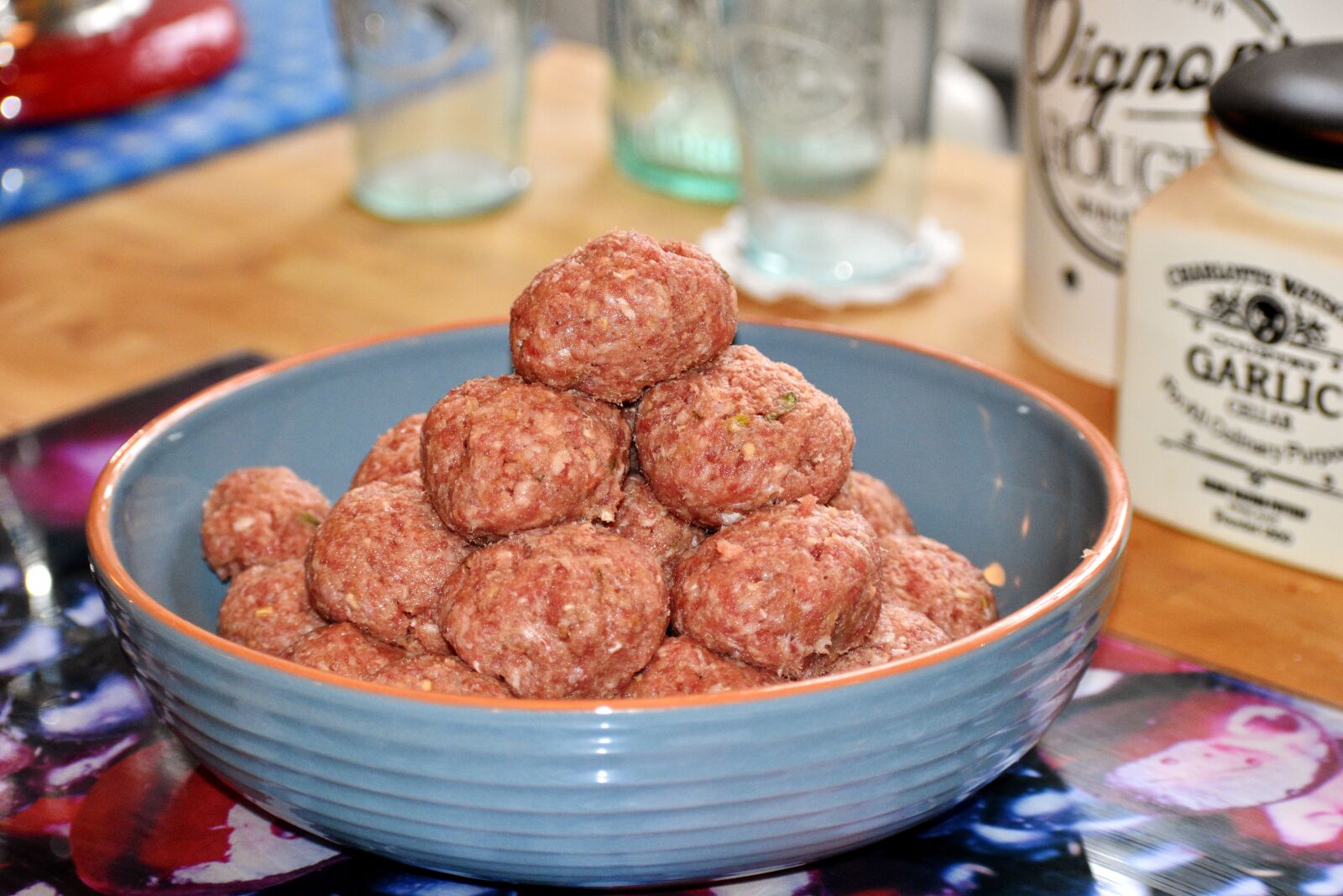 Nikon D5600 sample photo. Meatballs, meat, power supply photography