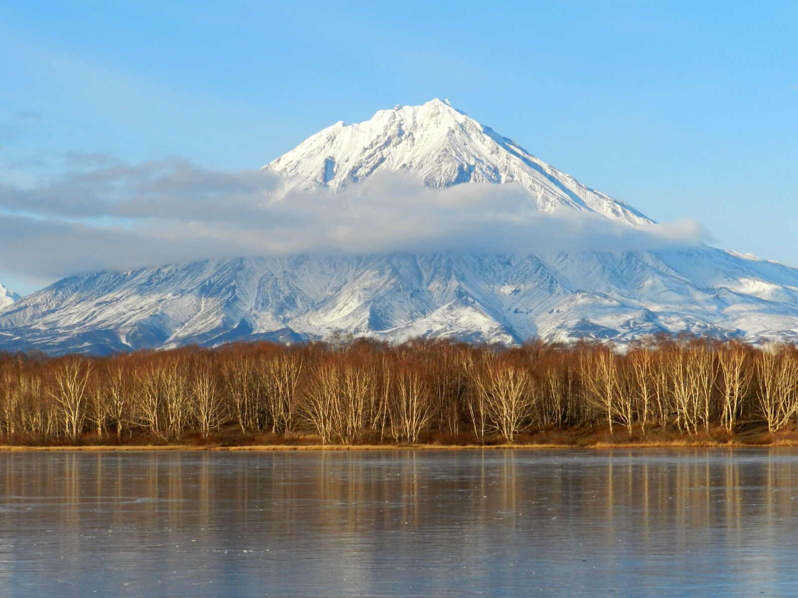 Nikon Coolpix P500 sample photo. Koryaksky volcano, kamchatka, autumn photography