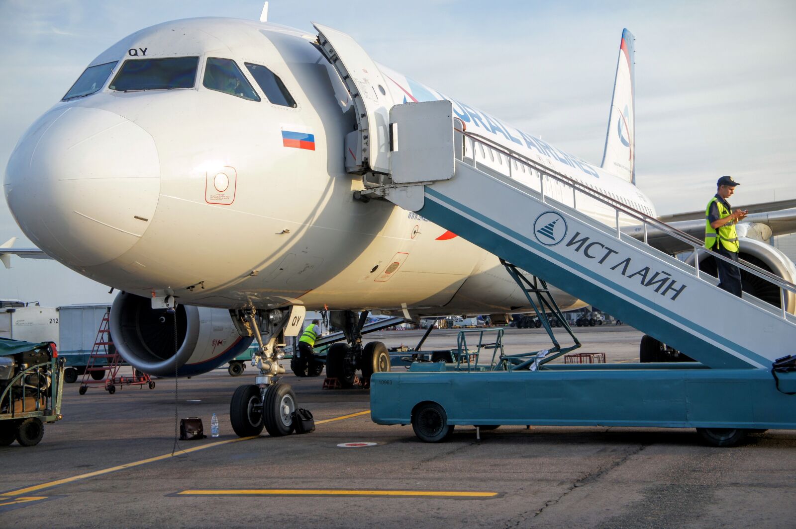 Sony Alpha NEX-5 + Sony E 18-55mm F3.5-5.6 OSS sample photo. Aircraft, tarmac, loading photography