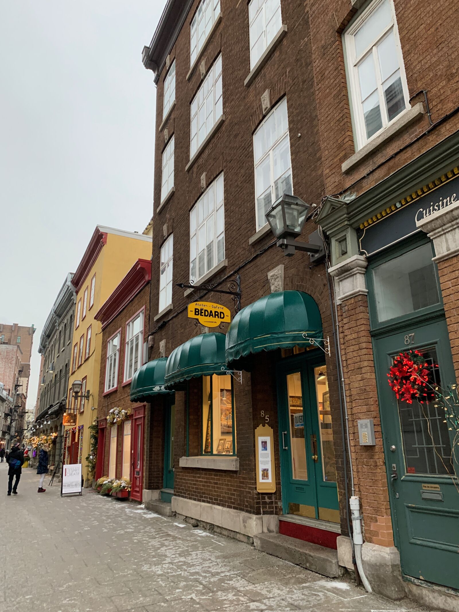 iPhone XS back dual camera 4.25mm f/1.8 sample photo. Quebec city, street, quebec photography