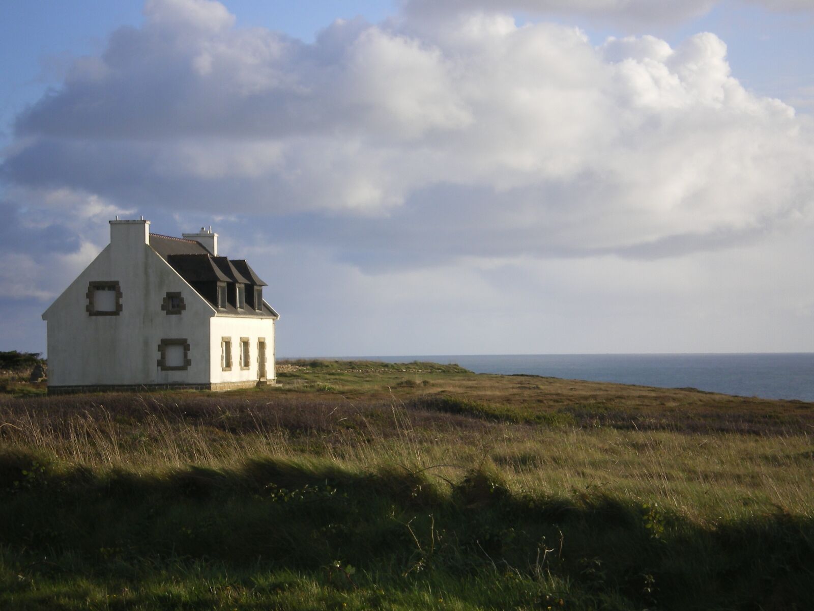 Pentax OPTIO M20 sample photo. House, brittany, sky photography