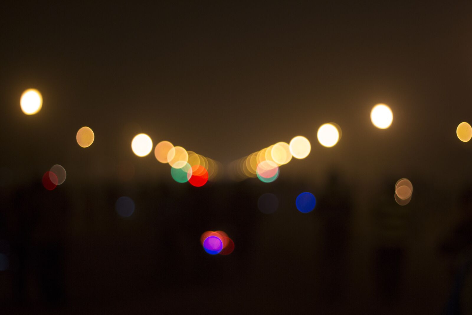 Canon EOS 700D (EOS Rebel T5i / EOS Kiss X7i) + Canon EF 50mm F1.8 II sample photo. Bokeh, lights, night photography