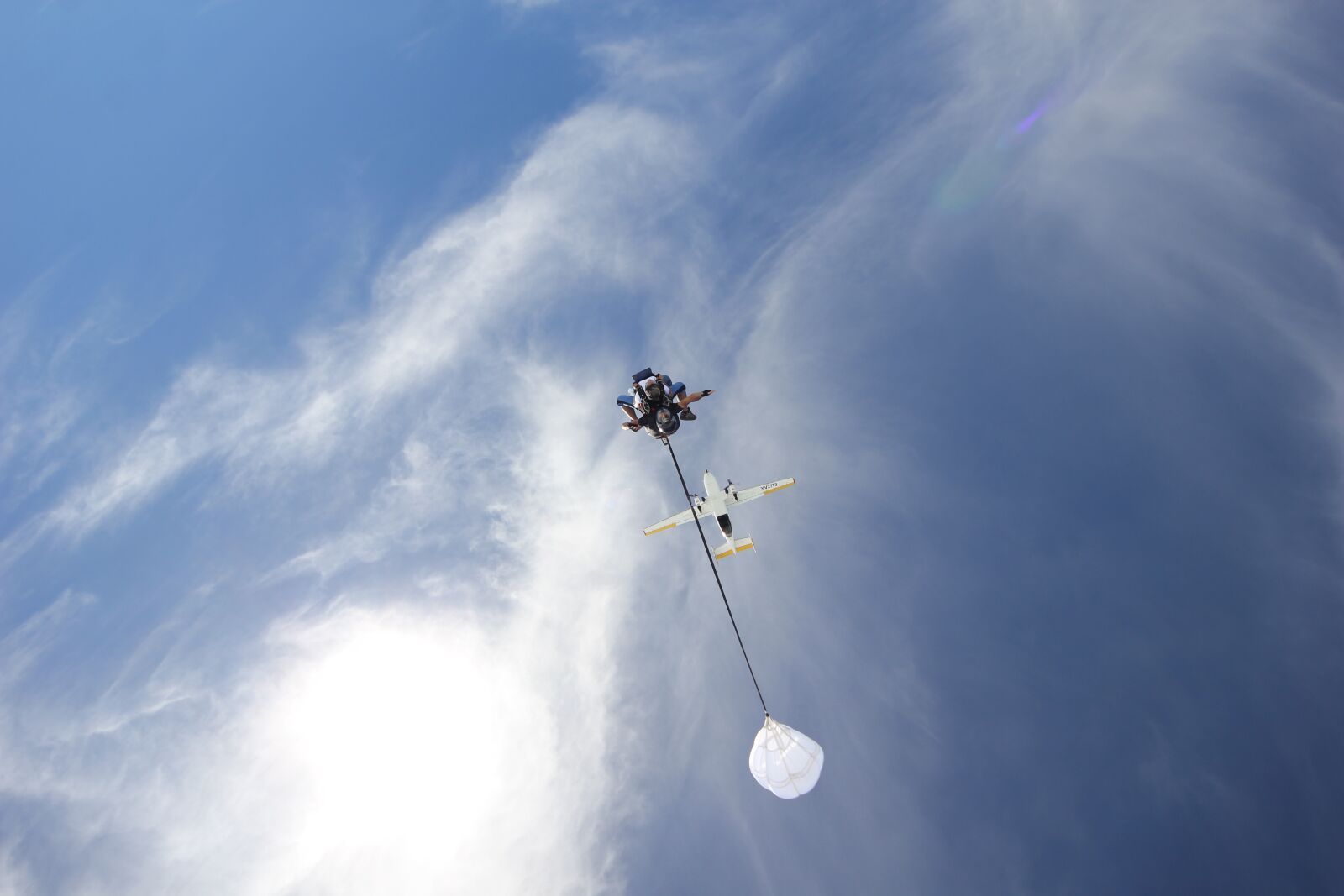 Canon EOS 550D (EOS Rebel T2i / EOS Kiss X4) sample photo. Sky, tandem, jump photography