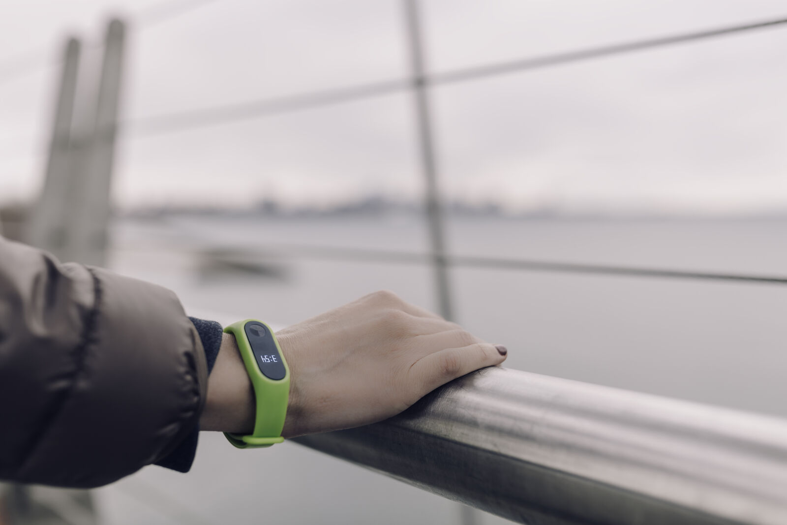 Canon EF 35mm F1.4L II USM sample photo. Person, wearing, green, fitness photography