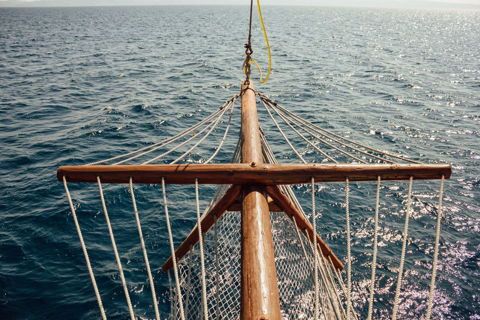 Canon EF-S 18-55mm F3.5-5.6 IS sample photo. Sailing, sailboat, horizon, waves photography