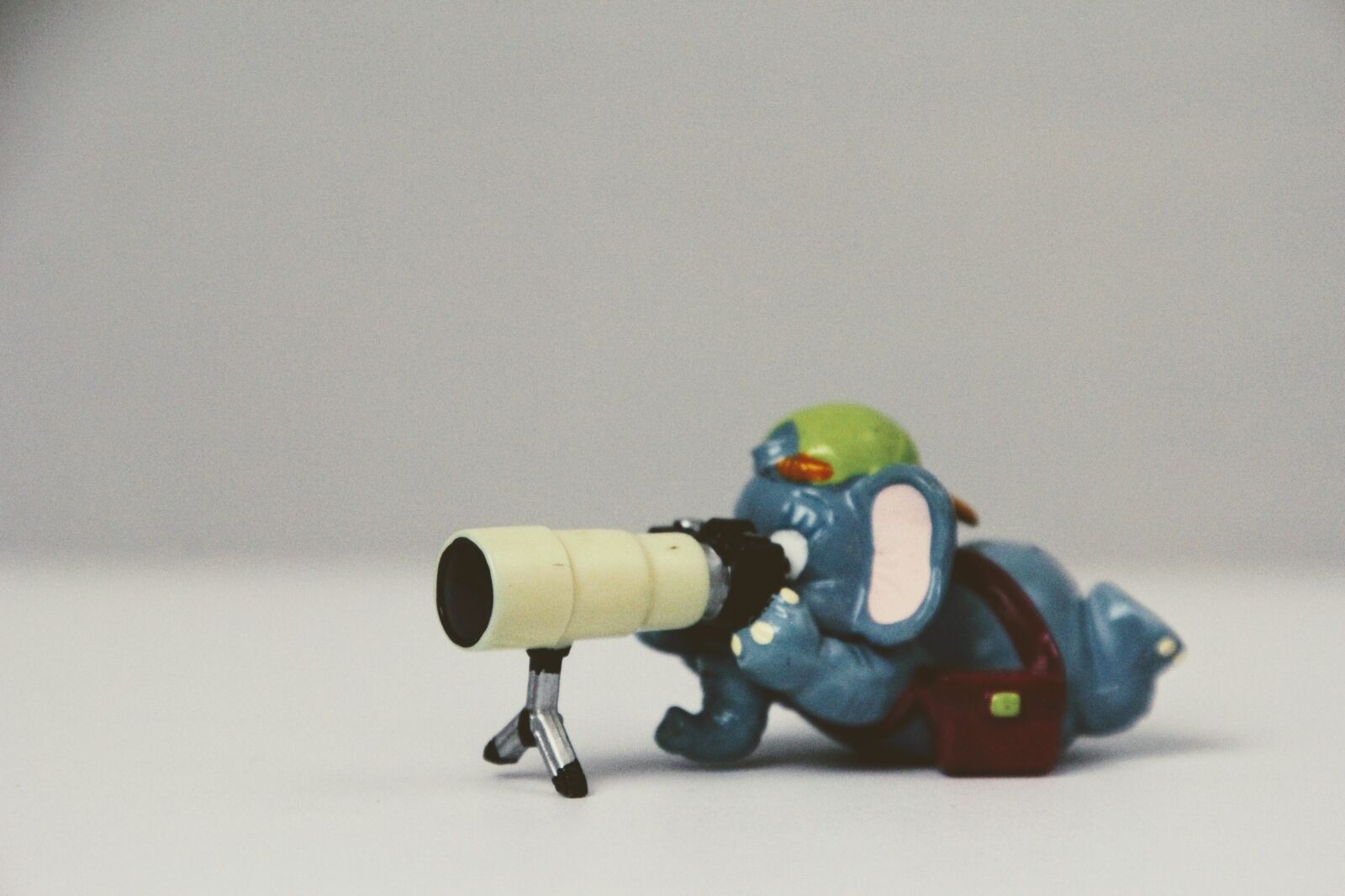 Canon EOS 60D sample photo. überraschungseifigur, isolated, sweet photography