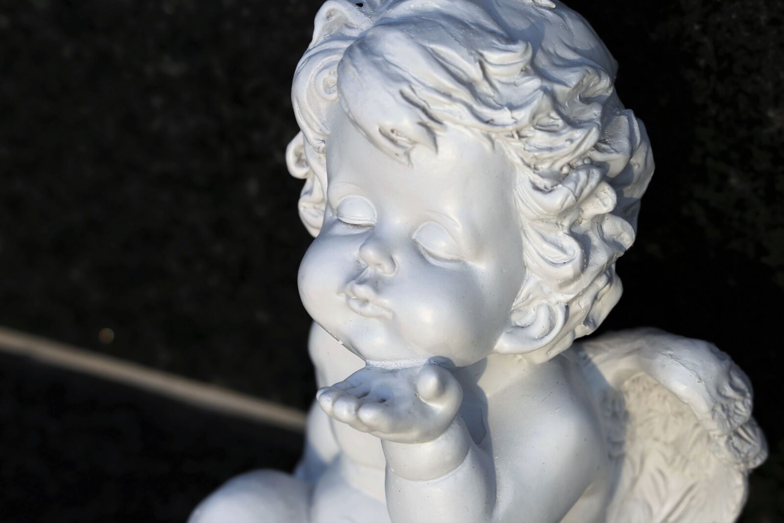 Canon EF 70-300 F4-5.6 IS II USM sample photo. Little angel statue, decoration photography