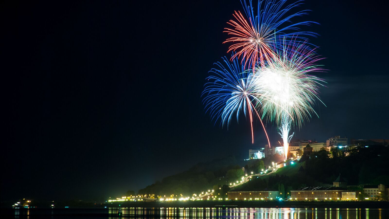 Nikon D80 sample photo. Nizhniy novgorod, salute, fireworks photography