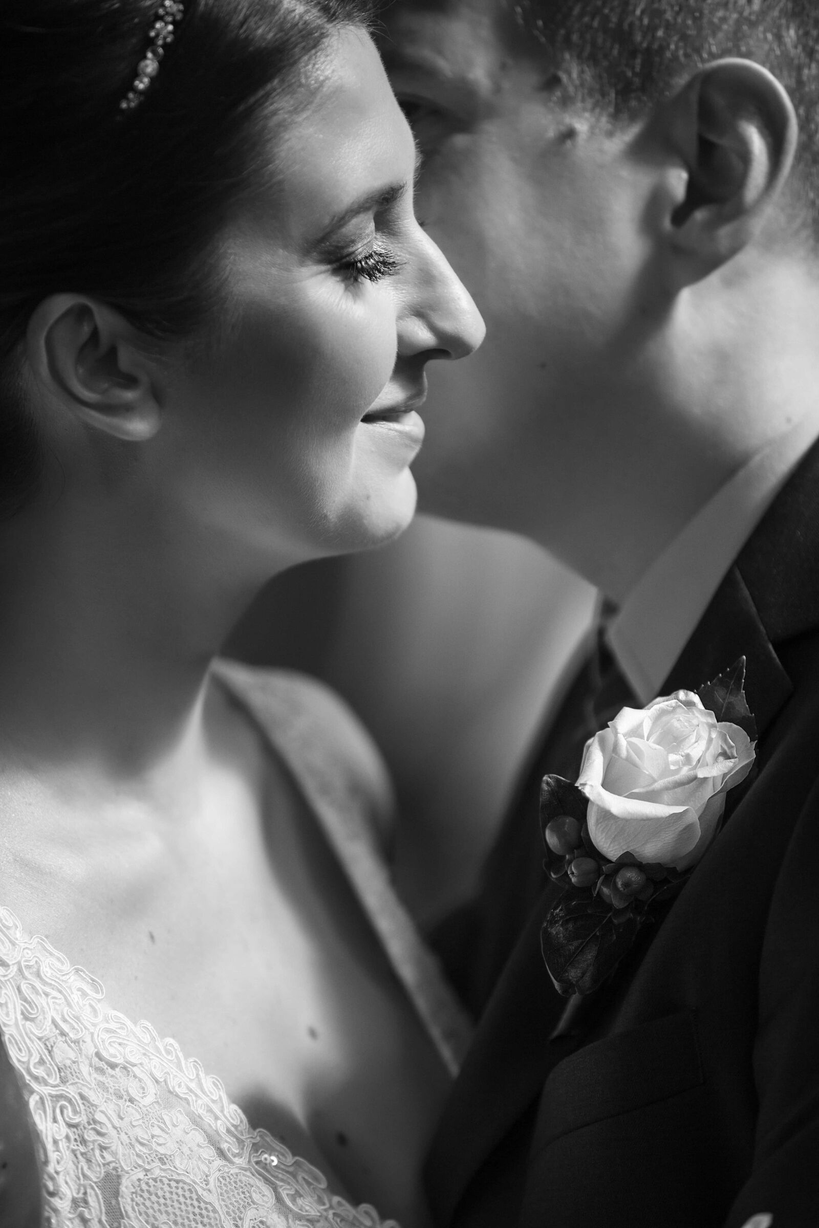 Canon EOS 5D Mark III sample photo. Pretty girl, bride, side photography