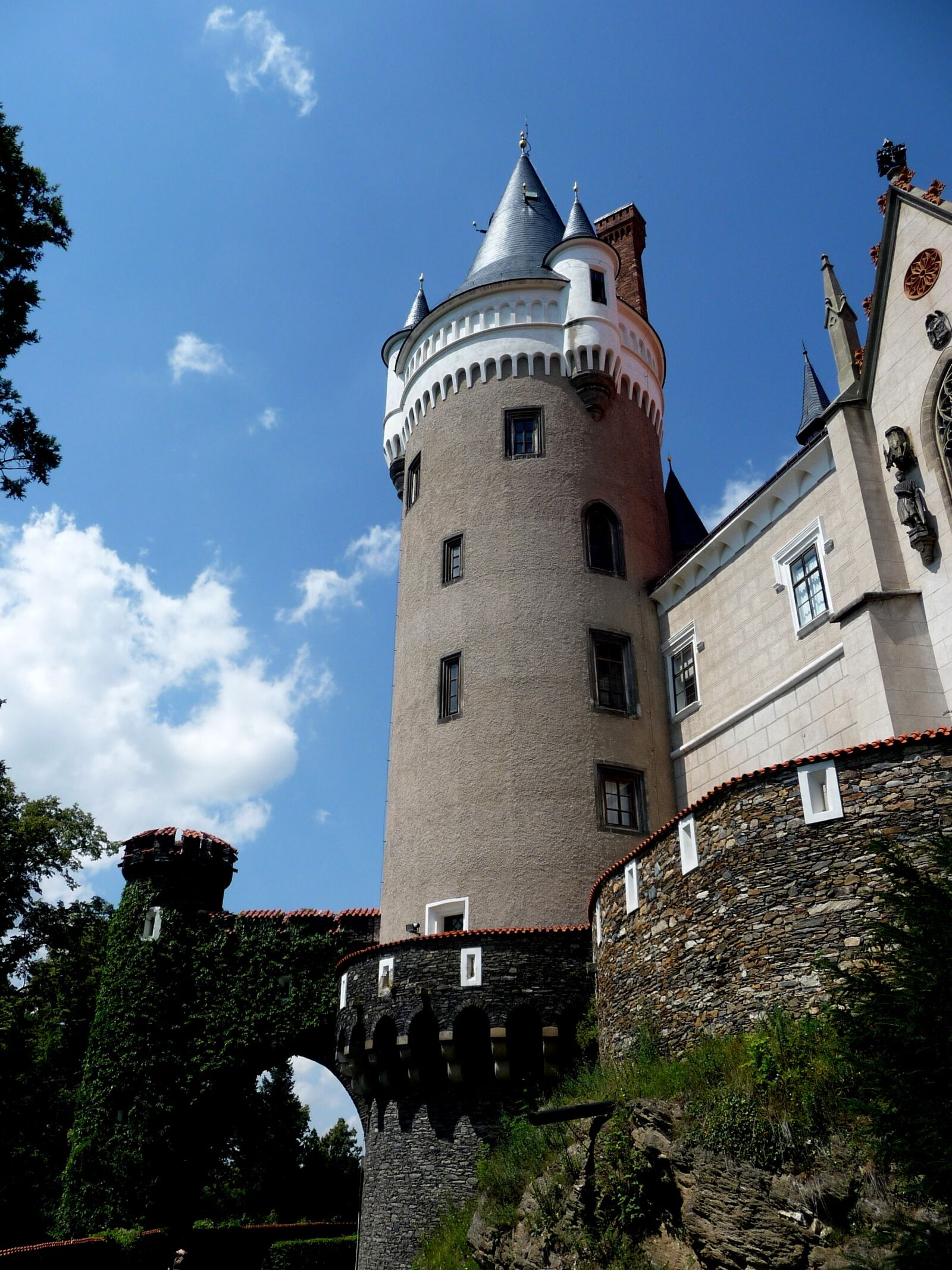 Panasonic Lumix DMC-TZ4 sample photo. Lock žleby, castle, tower photography