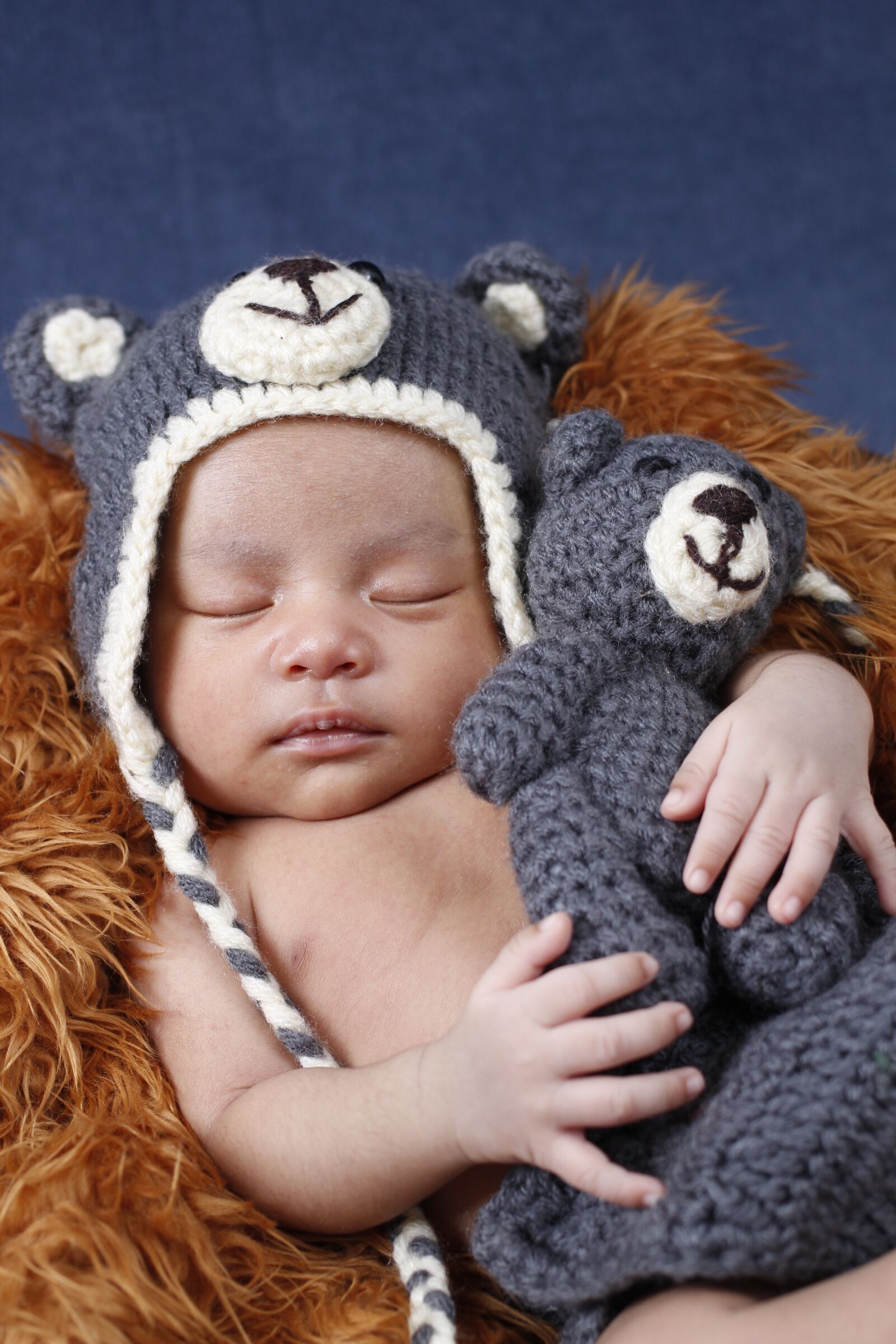 Canon EOS 600D (Rebel EOS T3i / EOS Kiss X5) + Canon EF 40mm F2.8 STM sample photo. Newborn, baby, bear photography