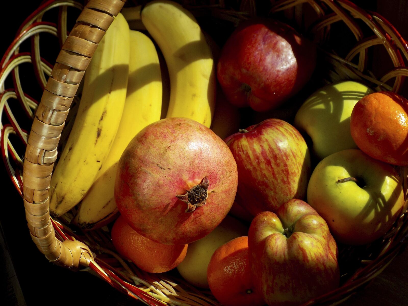 Nikon COOLPIX L330 sample photo. Fruit, fruit basket, basket photography