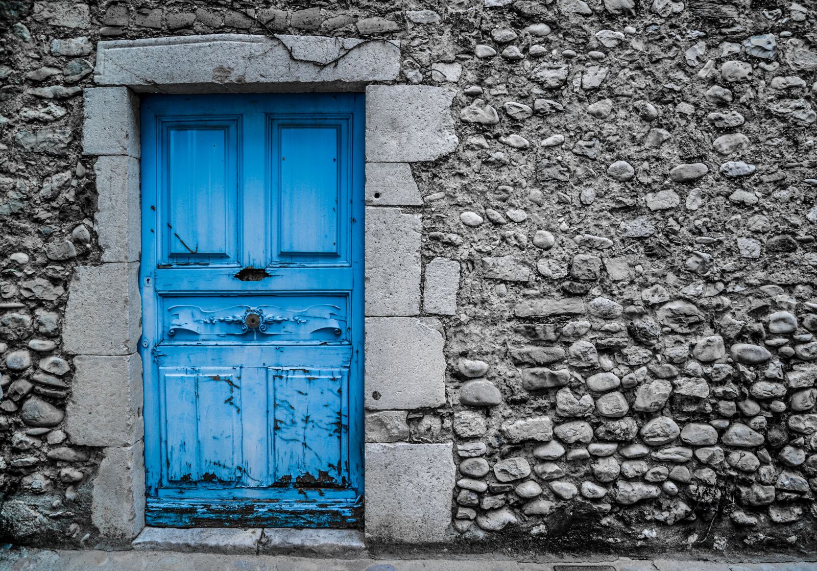 Nikon D610 sample photo. Blue door, old, vintage photography