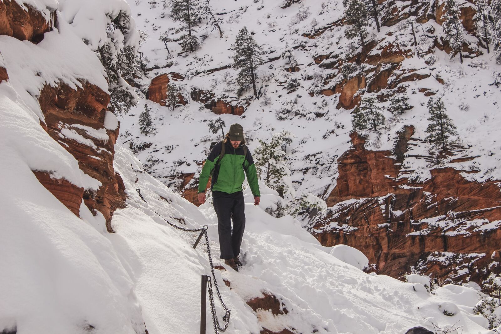 Canon EOS 600D (Rebel EOS T3i / EOS Kiss X5) sample photo. Zion, angels landing, snow photography