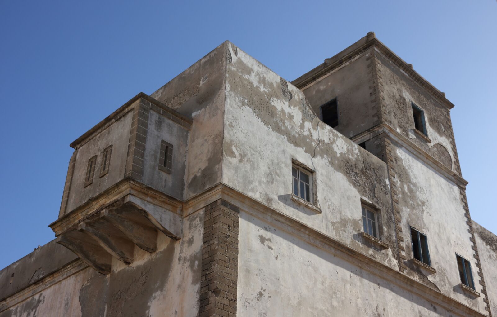 Canon EOS 550D (EOS Rebel T2i / EOS Kiss X4) sample photo. Morocco, essaouira, building photography
