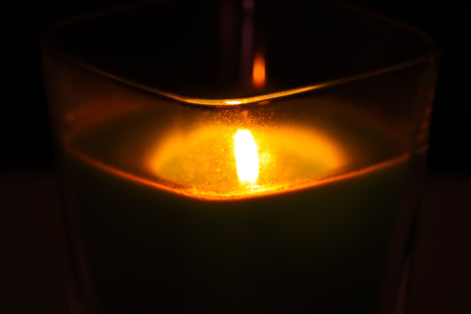 Canon EOS 90D sample photo. Candle, light, heat photography