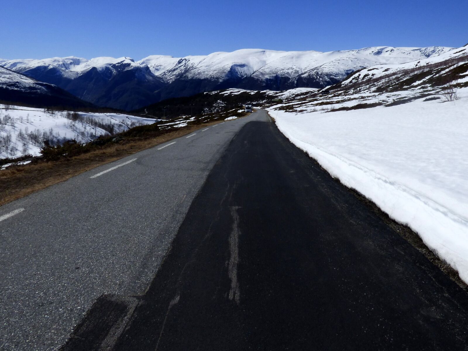 Panasonic DMC-FZ72 sample photo. Road, mountain, snow photography