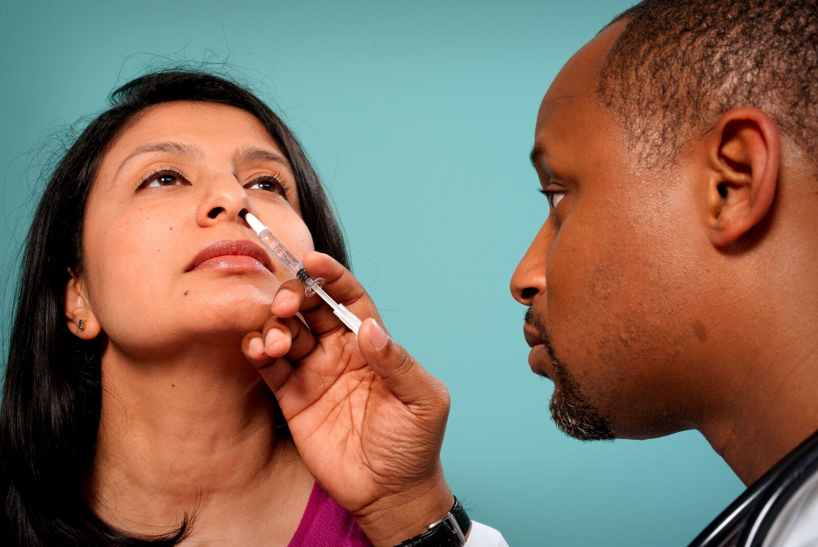 Nikon D3 sample photo. Doctor, nasal, spray, vaccine photography