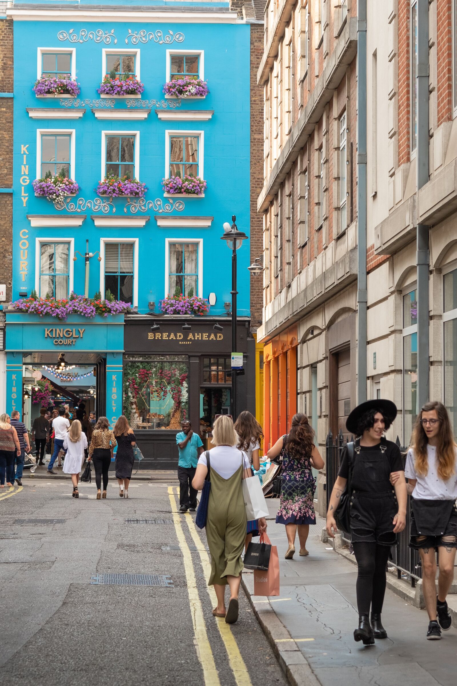 Fujifilm X-T2 + Fujifilm XF 56mm F1.2 R sample photo. London, city, shopping photography