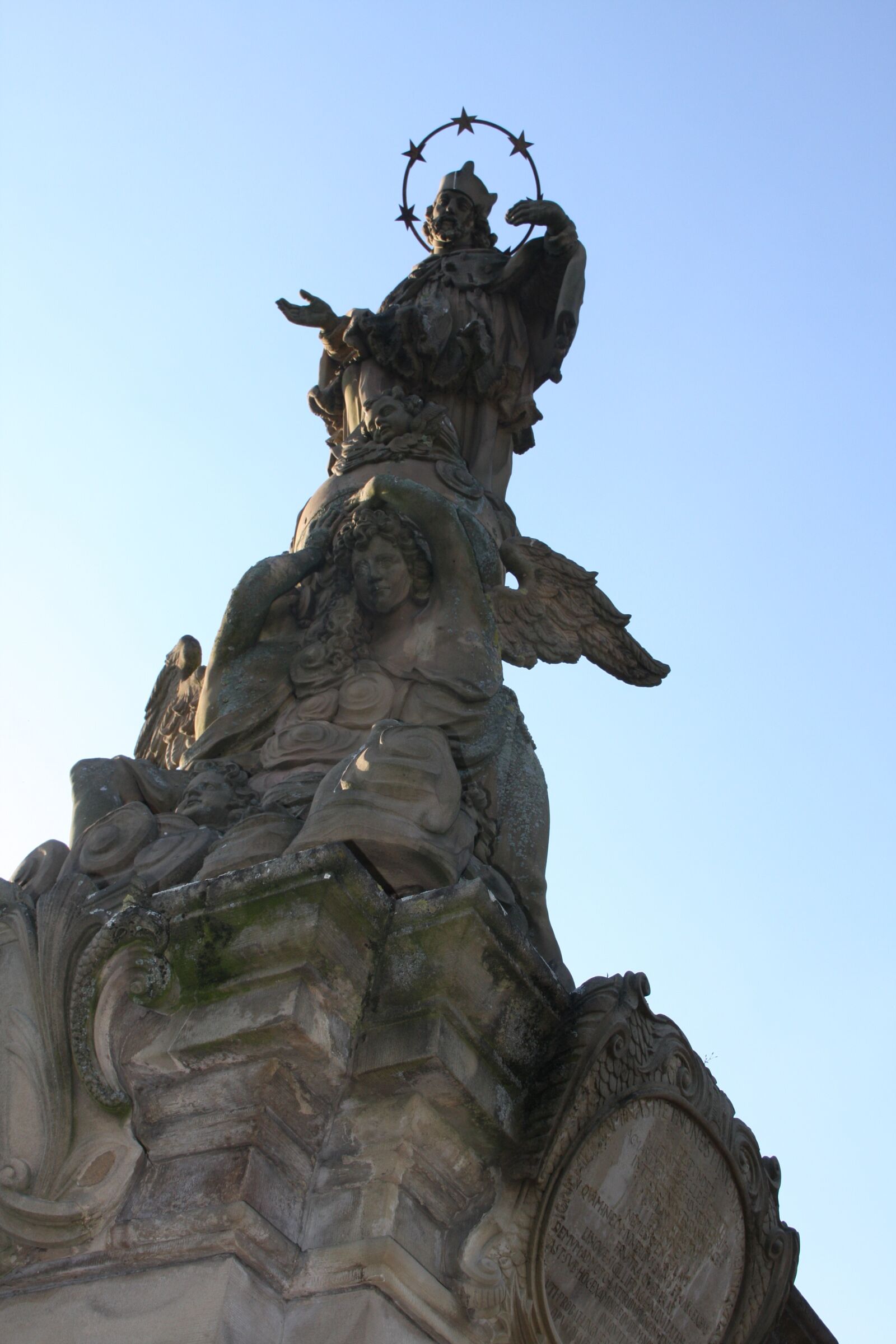 Canon EOS 40D sample photo. Statue, wreath, landmark photography