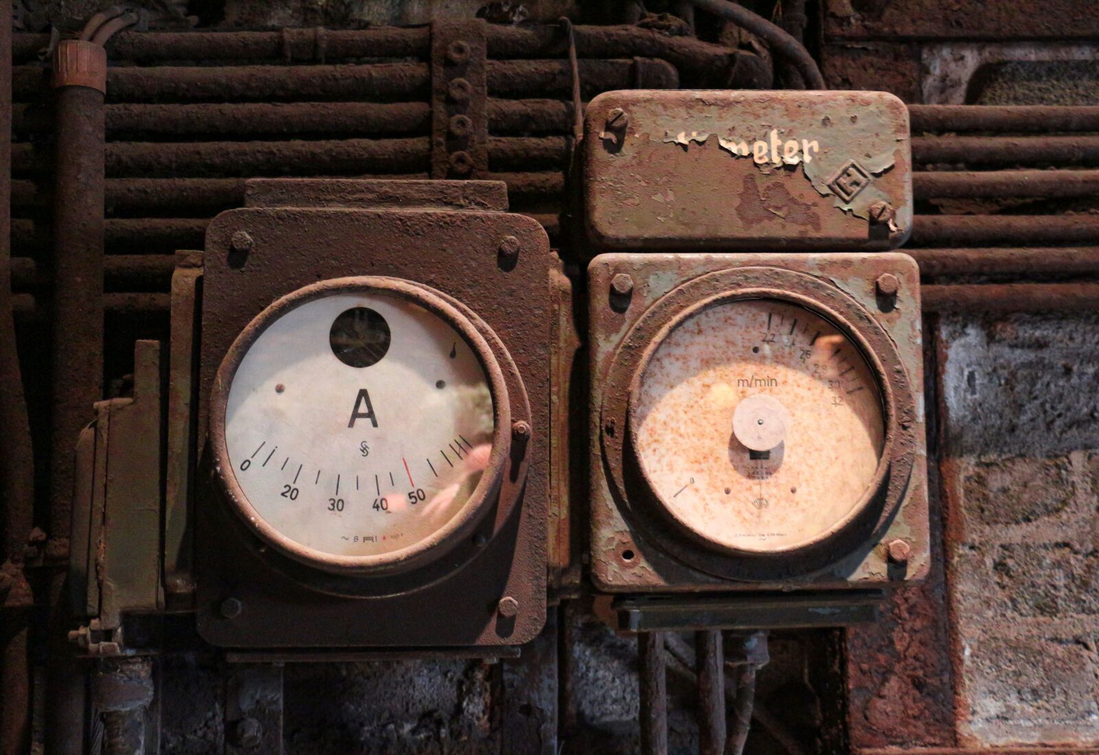 Canon EOS 700D (EOS Rebel T5i / EOS Kiss X7i) sample photo. Measuring instruments, old, rusted photography