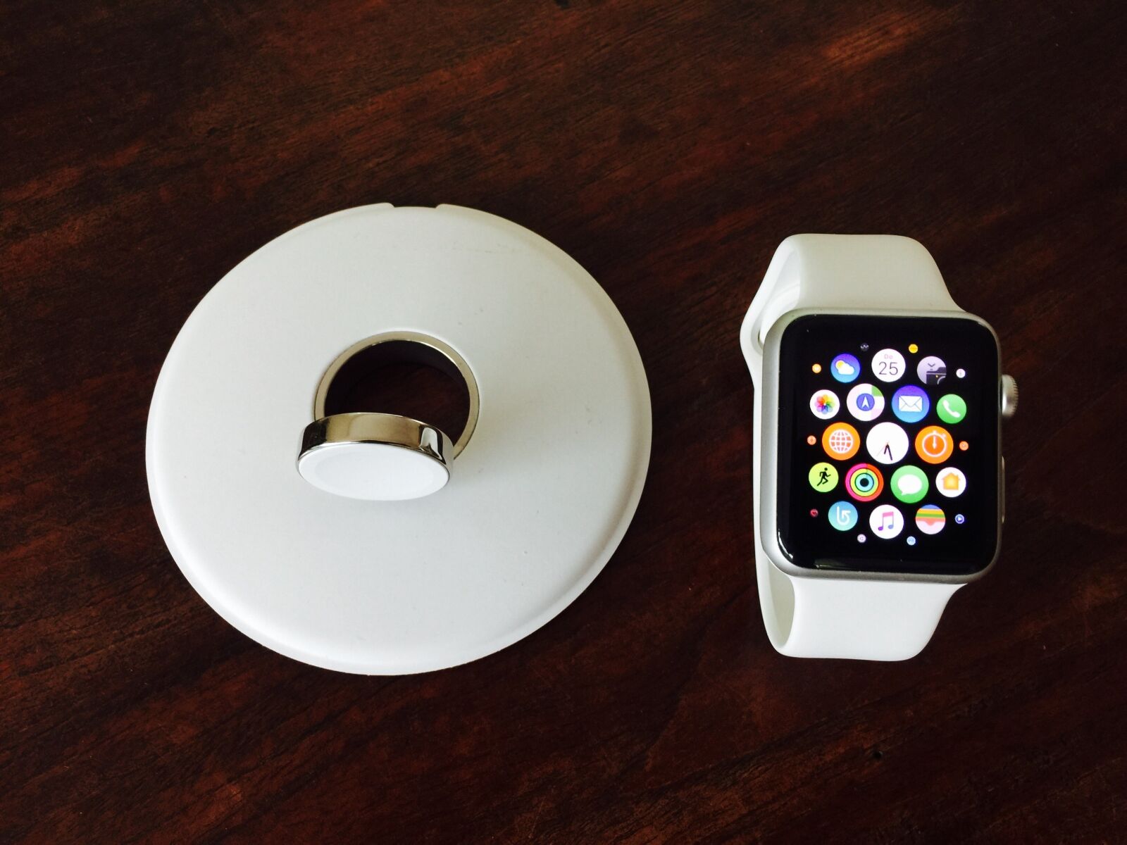 iPhone 6 Plus back camera 4.15mm f/2.2 sample photo. Apple, watch, clock photography
