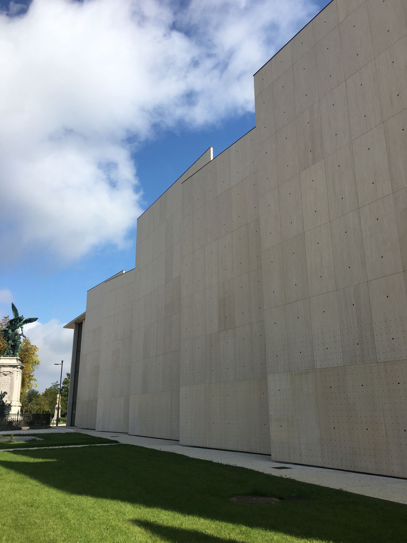 Apple iPhone 6s sample photo. Chaumont, the sign, museum photography