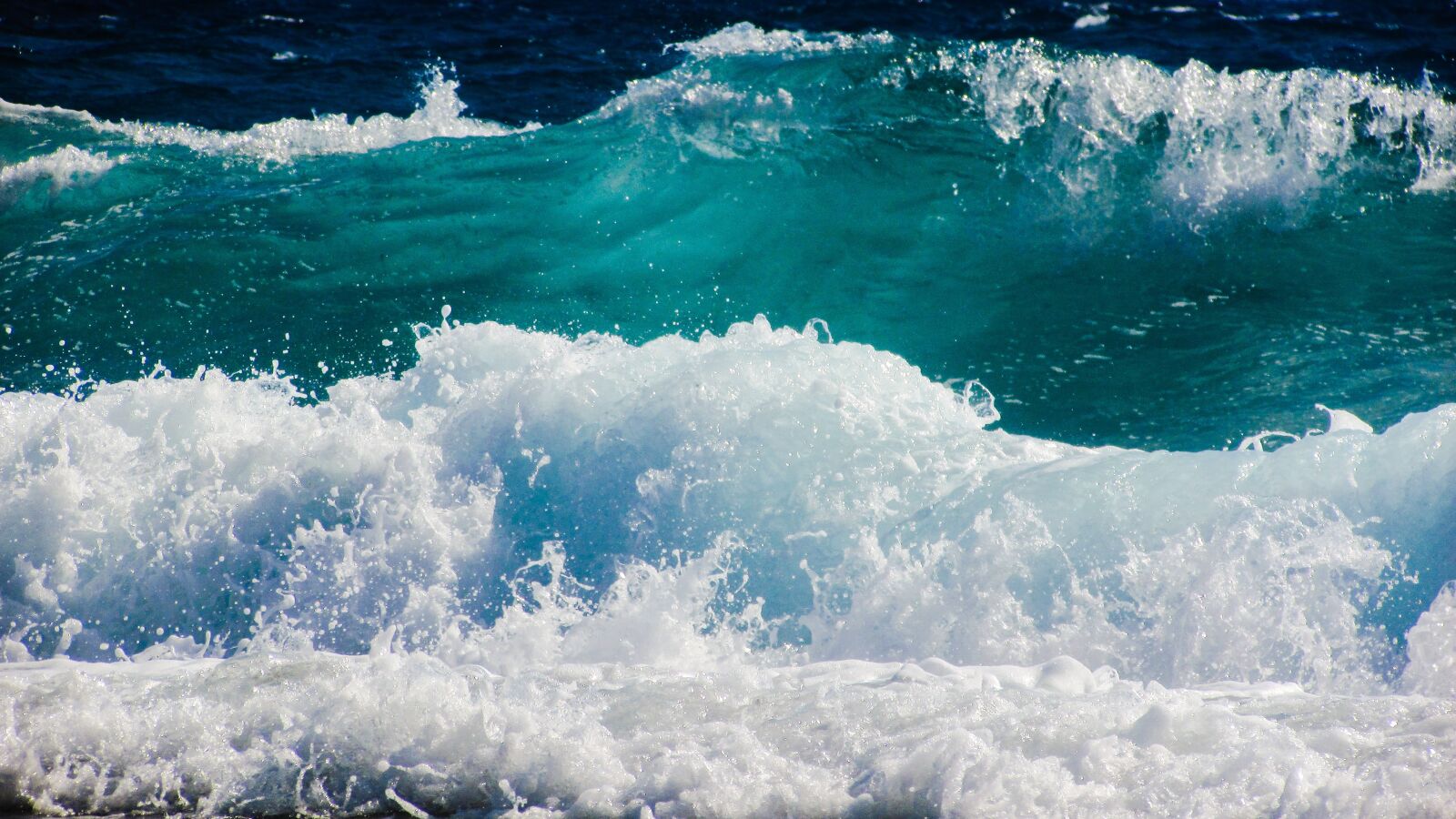 Canon PowerShot SX400 IS sample photo. Wave, smashing, sea photography