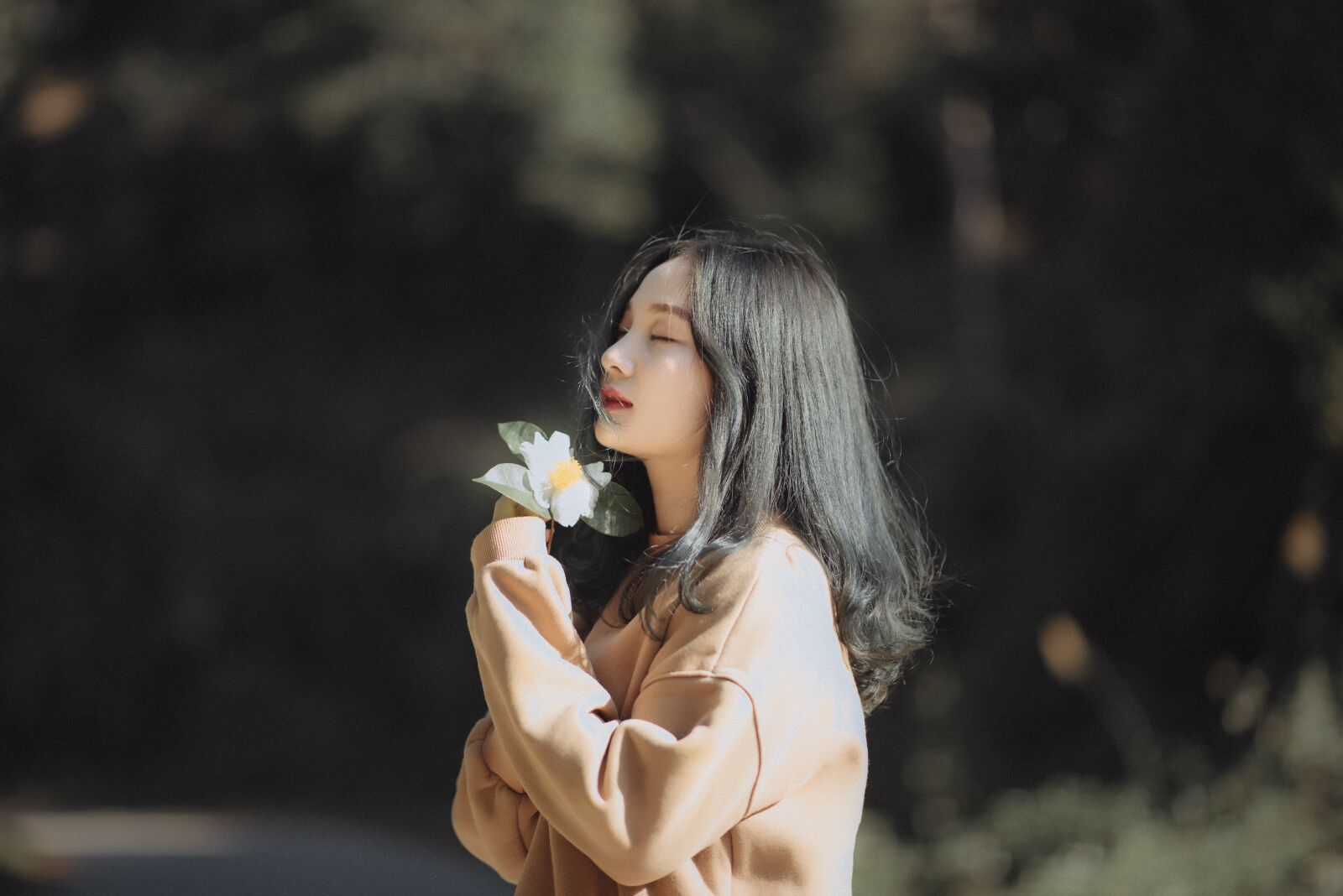 Nikon D750 sample photo. Girl, flowers, portrait photography