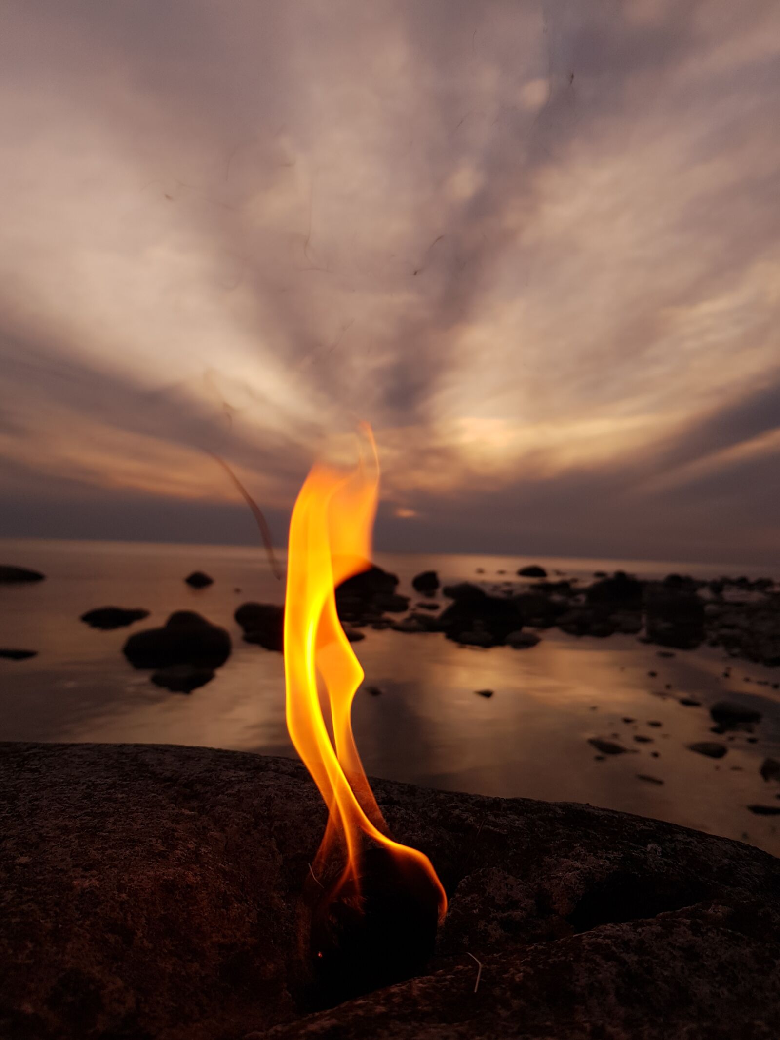 Samsung Galaxy S8 sample photo. Flame, sky, mood photography